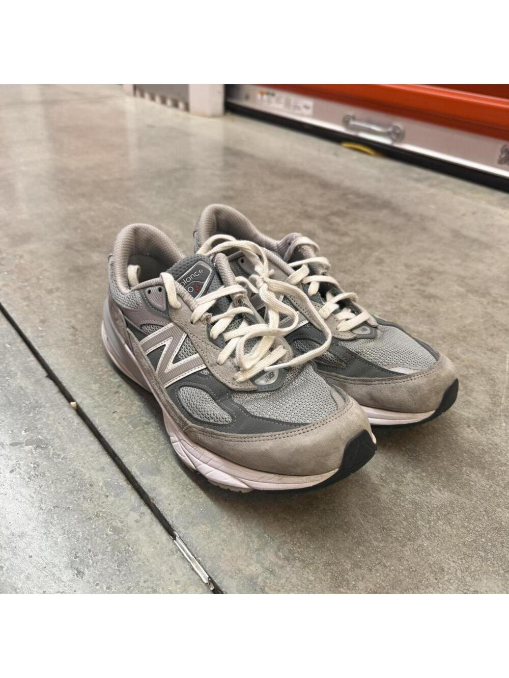 new balance 990v6 grey and white running shoes size 8 MENS